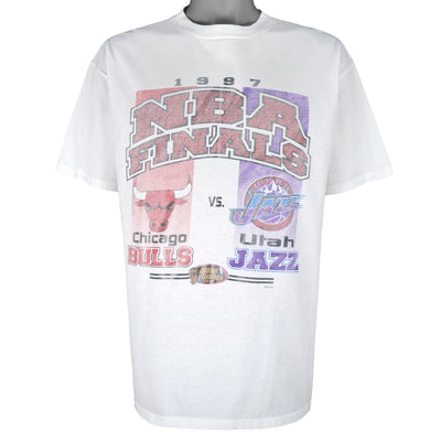 NBA (True Fan) - Chicago Bulls vs Utah Jazz NBA Finals T-Shirt 1997 X-Large