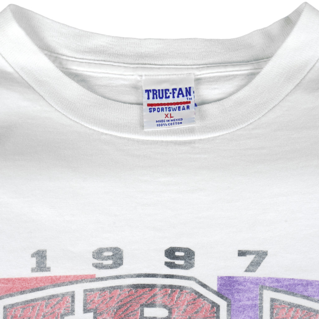 NBA (True Fan) - Chicago Bulls vs Utah Jazz NBA Finals T-Shirt 1997 X-Large Vintage Retro Basketball