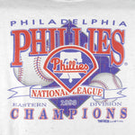 MLB (Trench) - Philadelphia Phillies Big Logo T-Shirt 1993 Large Vintage Retro Baseball