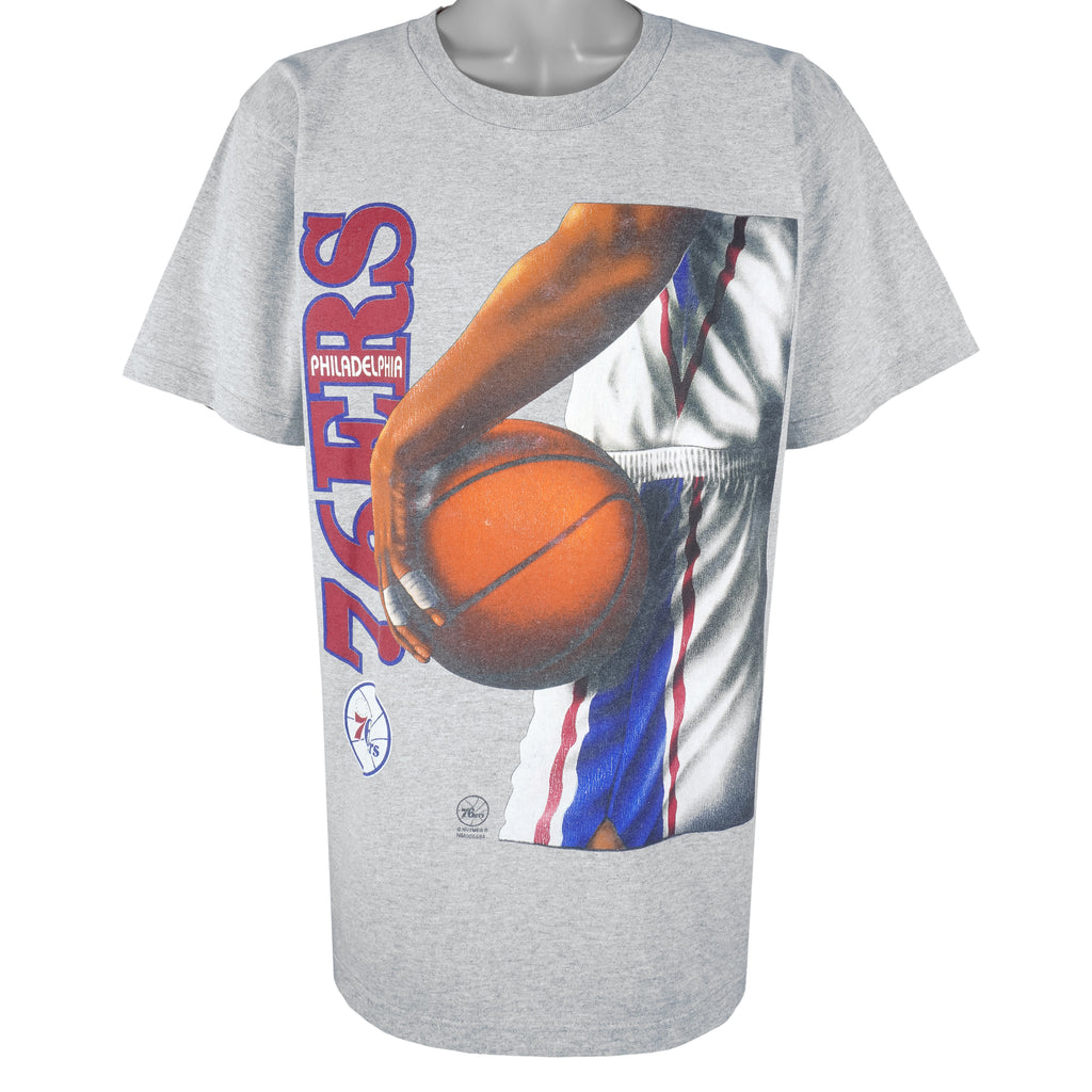 NBA (Lee) - Philadelphia 76ers T-Shirt 1990s Large Vintage Retro Basketball