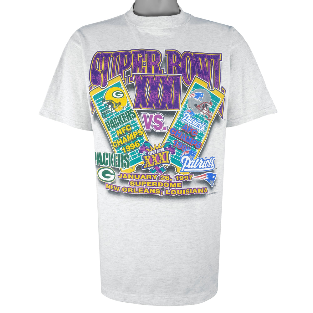 NFL (Logo Athletic) - Packers VS Patriots Super Bowl Helmet T-Shirt 1996 Medium Vintage Retro Football