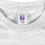 MLB (Logo 7) - Cleveland Indians VS Florida Marlins T-Shirt 1997 Large Vintage Retro Baseball 