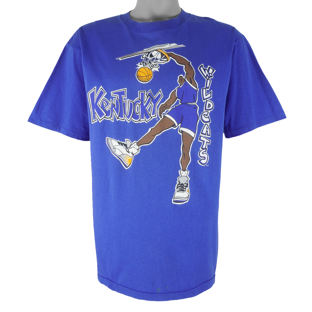 NCAA (Crable Sportswear) - Kentucky Wildcats Basketball T-Shirt 1990s Large Vintage Retro Collage Slam Dunk