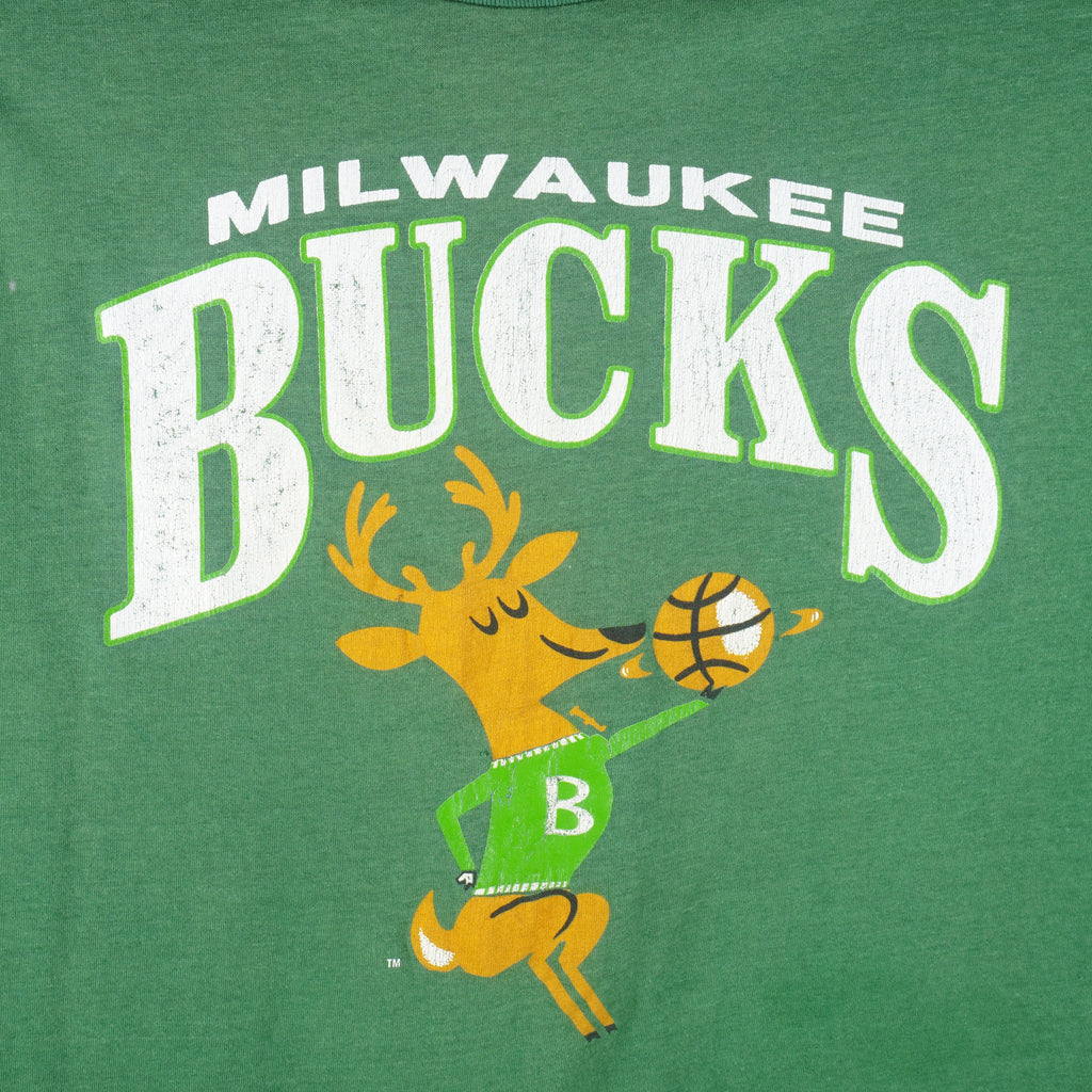 NBA (Artex) - Milwaukee Bucks Single Stitch T-Shirt 1980s X-Large Vintage Retro Basketball