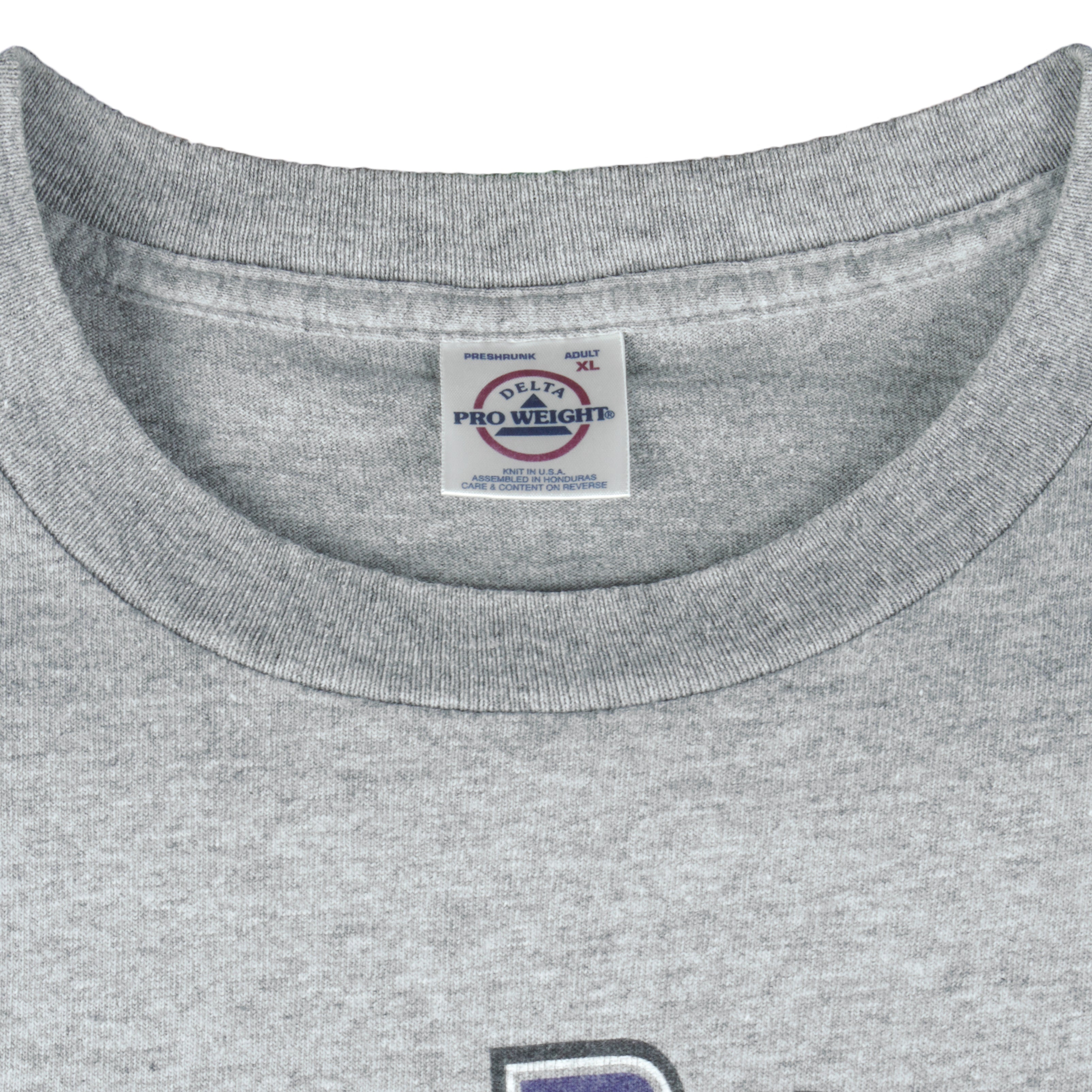 MLB (Delta) - New York Yankees Bronx Bombers T-Shirt 2002 X-Large Vintage Retro Baseball