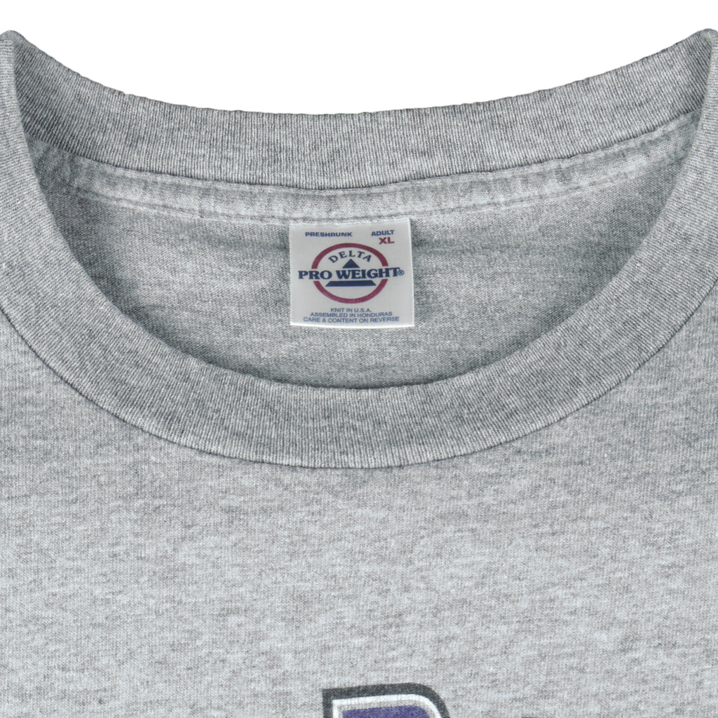 MLB (Delta) - New York Yankees Bronx Bombers T-Shirt 2002 X-Large Vintage Retro Baseball