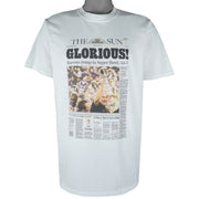 NFL (Gildan) - Ravens Romb in Super Bowl Champions Front Pages T-Shirt 2001 Large Vintage Retro Football