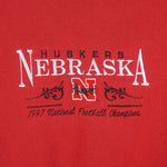 NCAA (PM) - Nebraska Huskers Champs Embroidered Sweatshirt 1997 Large Vintage Retro College