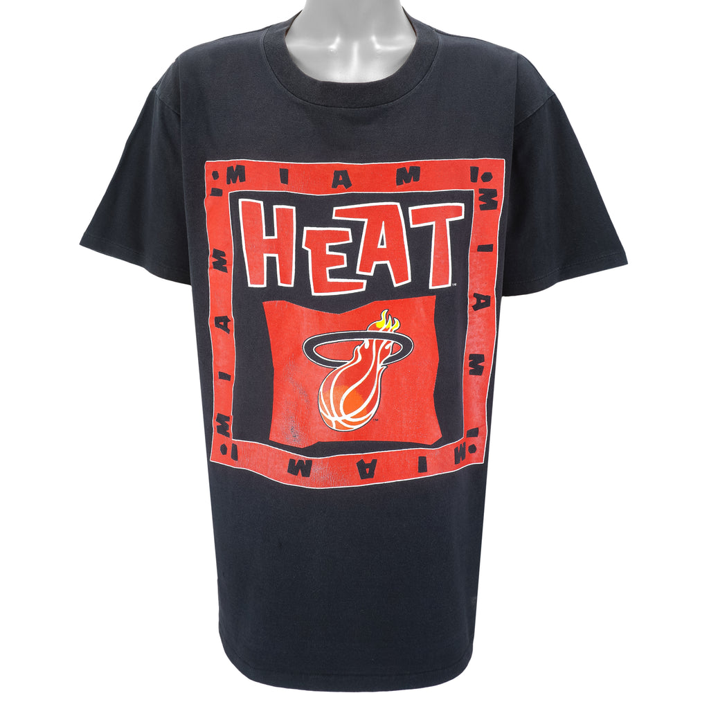 NBA (Home Team) - Miami Heat Single Stitch T-Shirt 1990s X-Large Vintage Retro Basketball