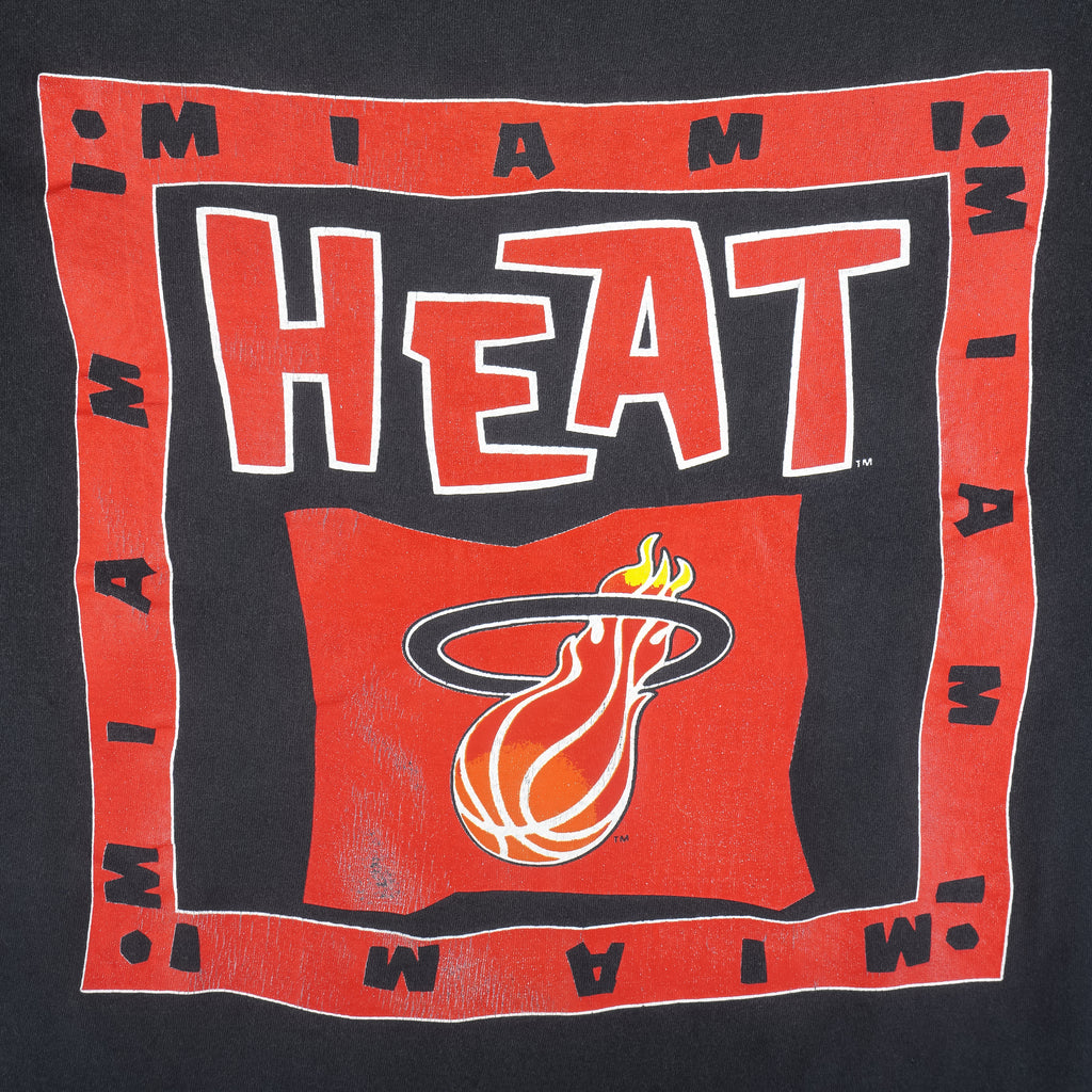 NBA (Home Team) - Miami Heat Single Stitch T-Shirt 1990s X-Large Vintage Retro Basketball