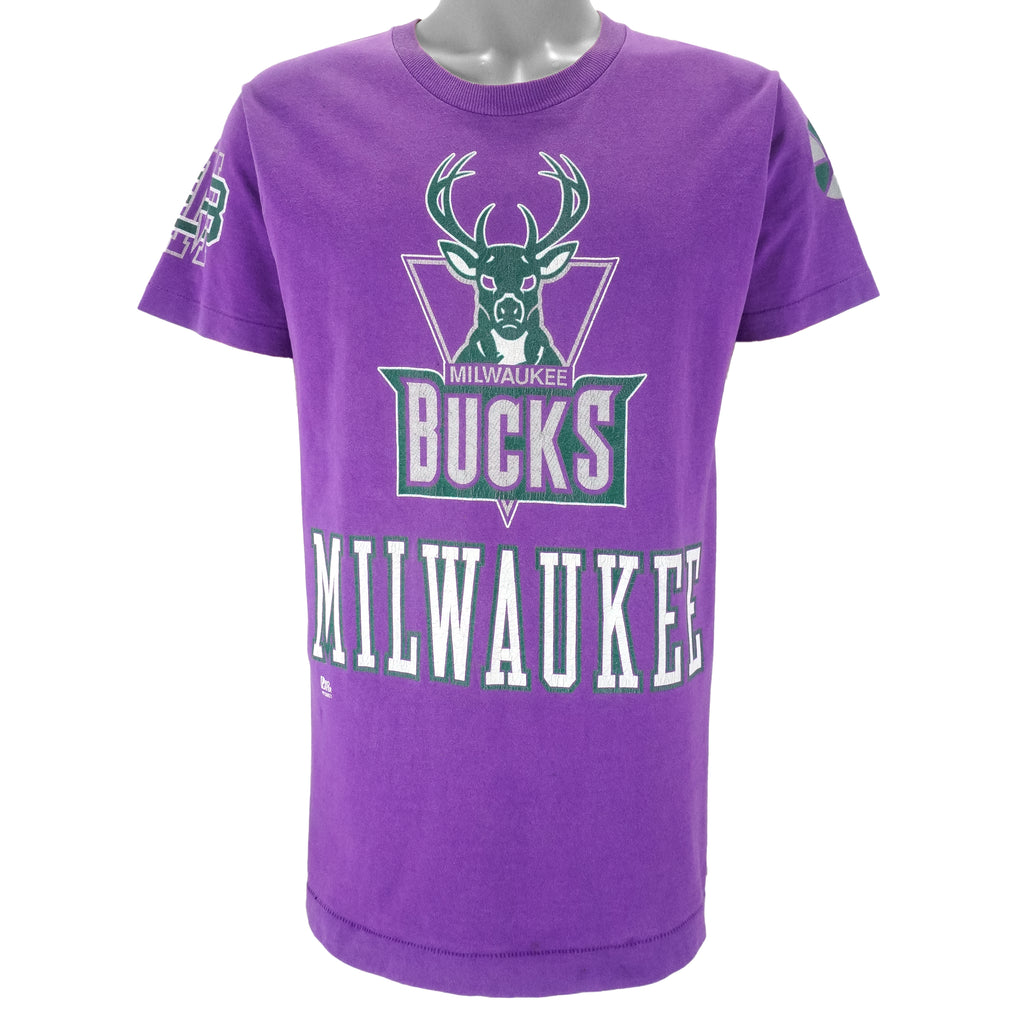 NBA (Pro Player) - Milwaukee Bucks Single Stitch T-Shirt 1990s Large Vintage Retro Basketball