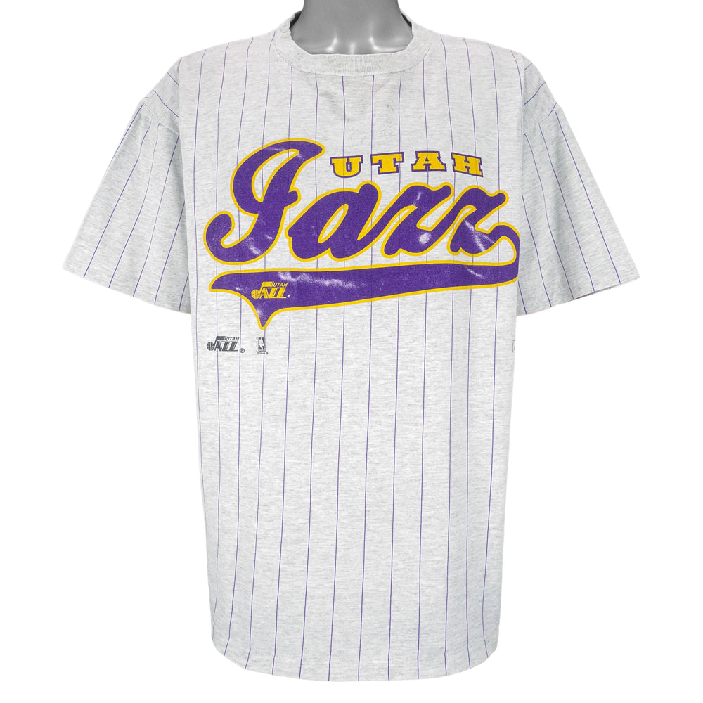 NBA (Nutmeg) - Utah Jazz Single Stitch T-Shirt 1990s X-Large Vintage Retro Basketball
