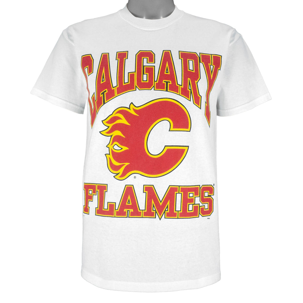 NHL (Gildan) - Calgary Flames Big Spell-Out T-Shirt 1990s Medium Vintage Retro Hockey