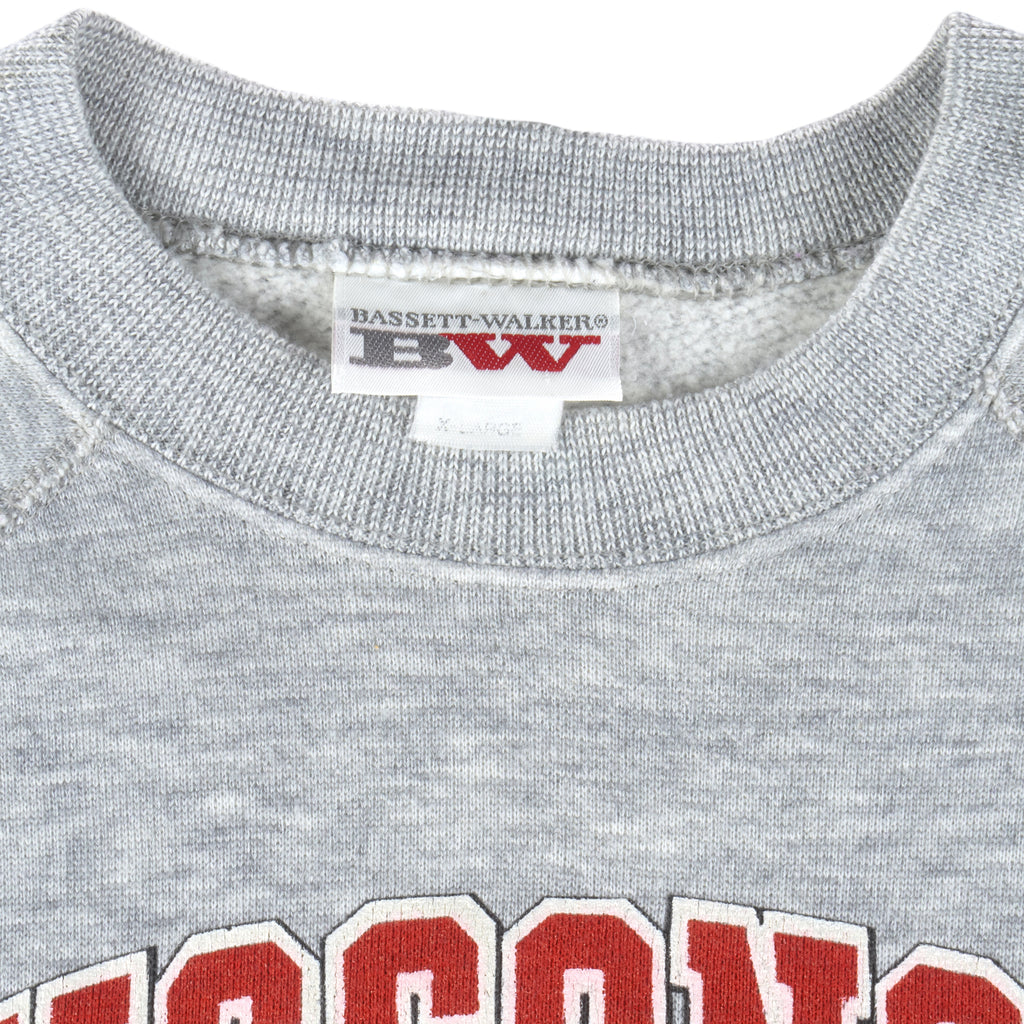 NCAA (Bassett Walker) - Wisconsin Badgers Crew Neck Sweatshirt 1990s X-Large Vintage Retro College