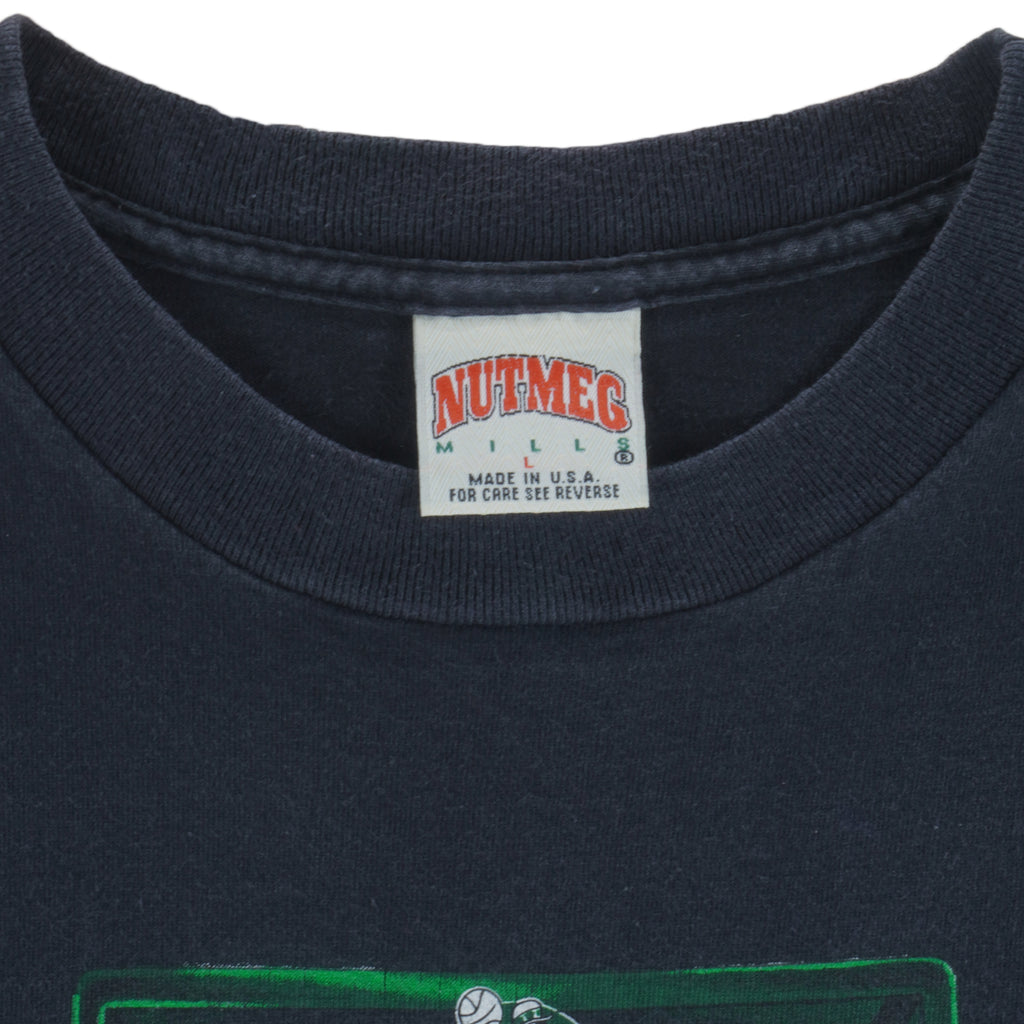 NBA (Nutmeg) - Boston Celtics Triple-Threat Larry Bird McHale Parish T-Shirt 1990s Large Vintage Retro Basketball