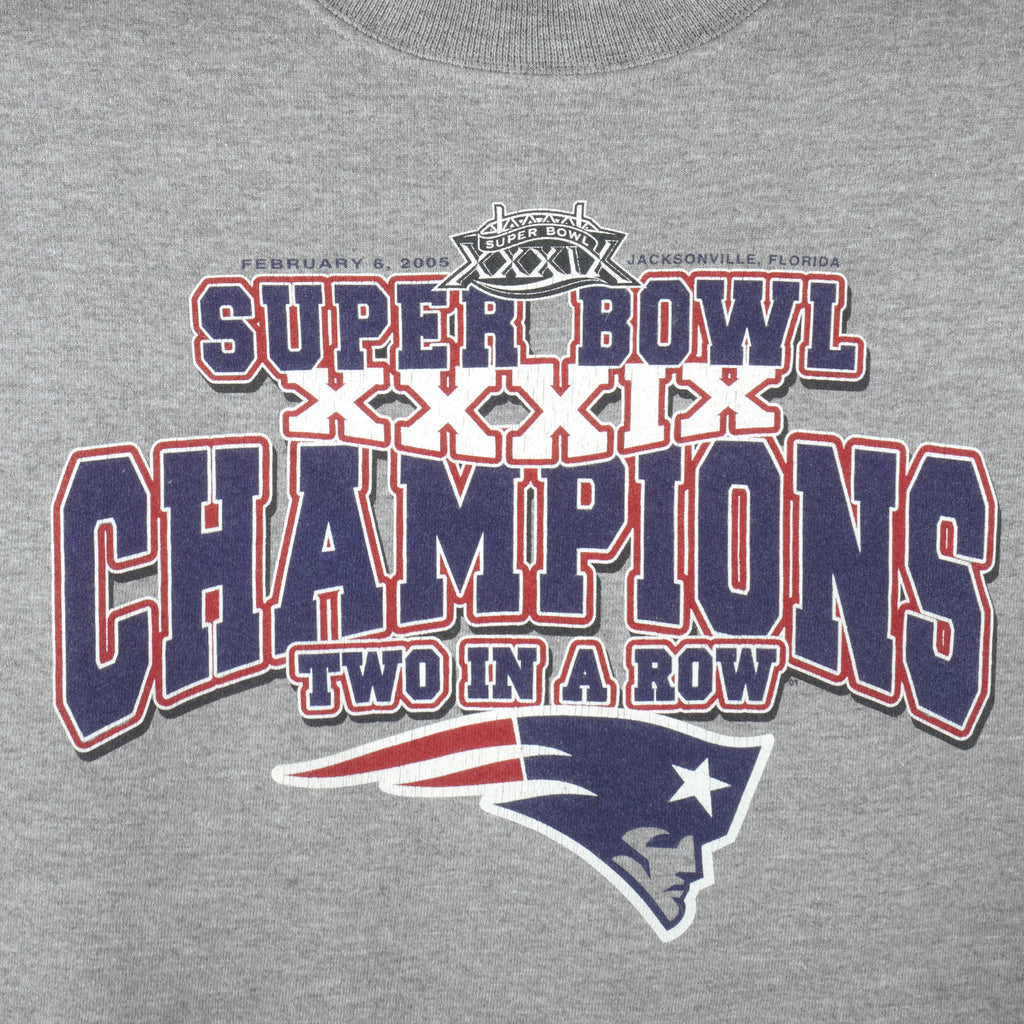 NFL - New England Patriots Super Bowl Champs 39th Sweatshirt 2005 Large Vintage Retro Football
