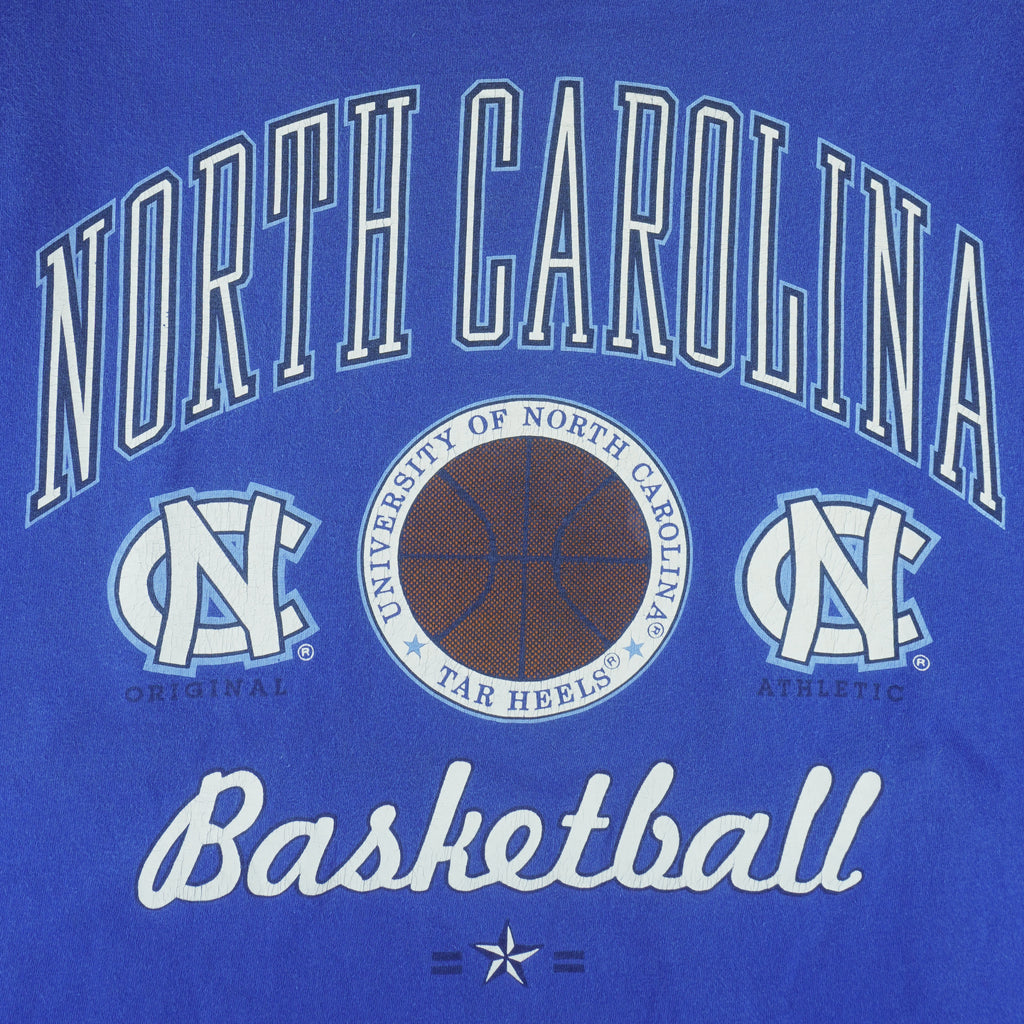 NCAA (Galt Sand) - North Carolina Tar Heels Basketball T-Shirt 1990s X-Large Vintage Retro College