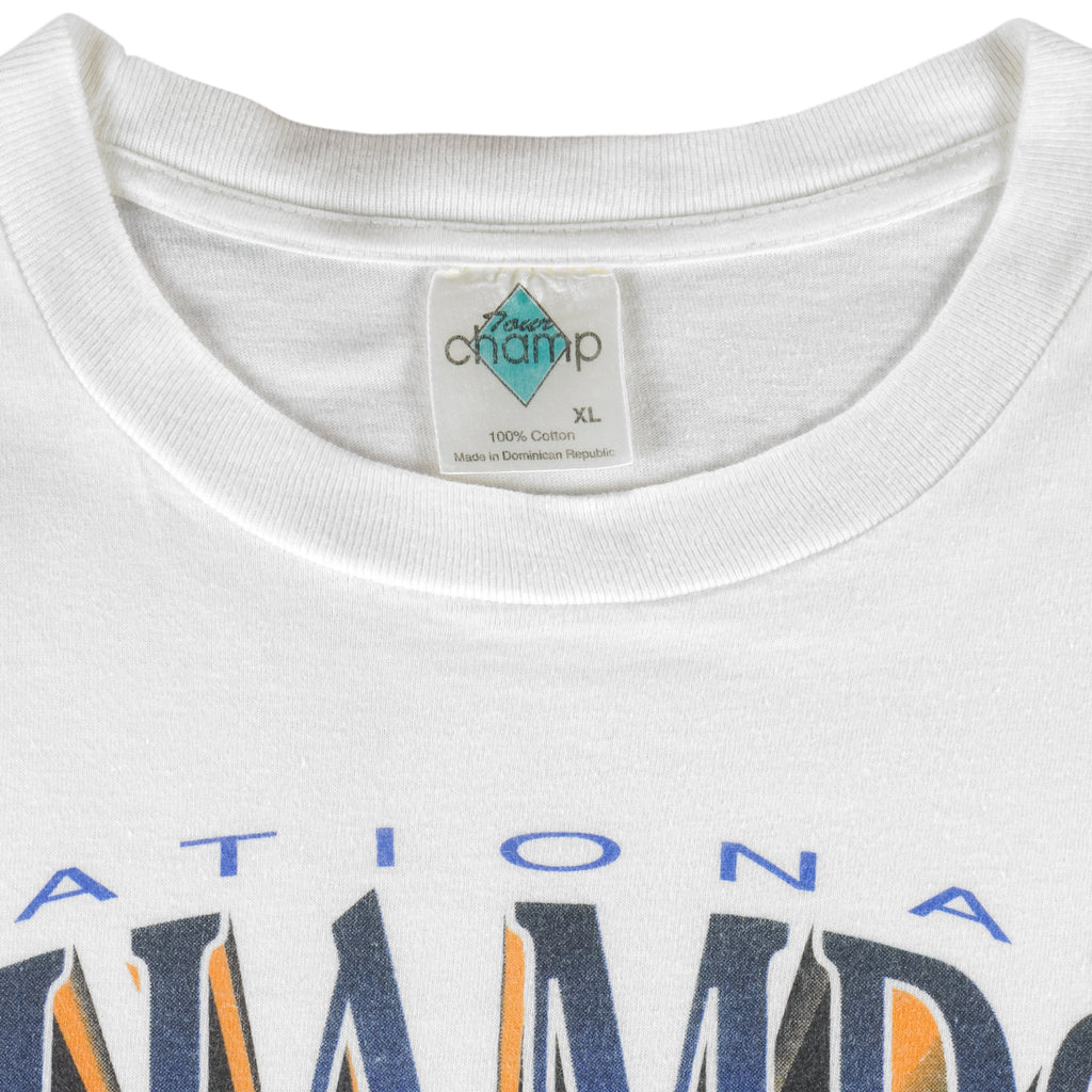 NCAA (Tour Champ) - Kentucky Wildcats National Champs Basketball T-Shirt 1996 X-Large Vintage Retro College
