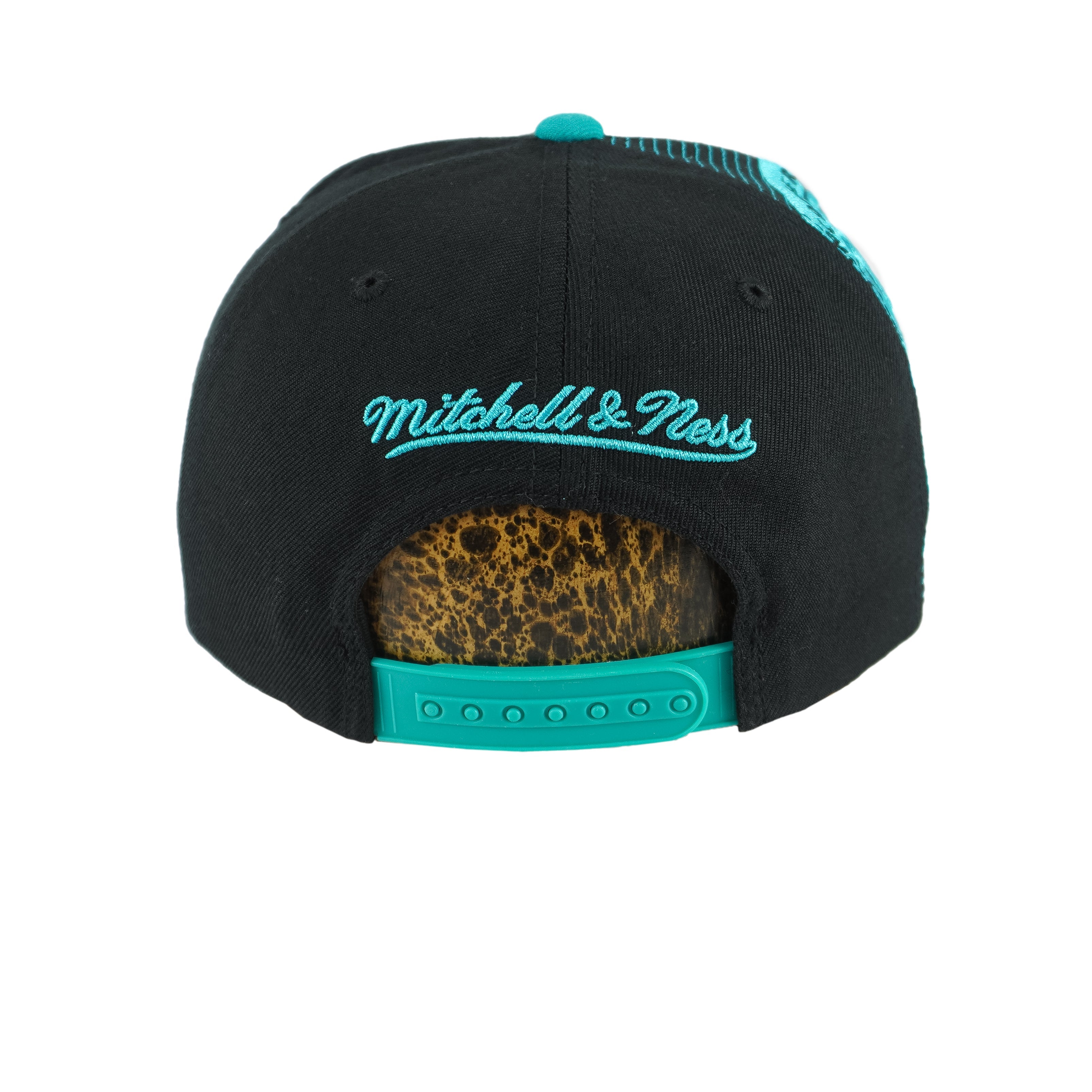 Vintage NBA (Mitchell & Ness) - Vancouver Grizzlies Adjustable Hat 2000s OSFA in black