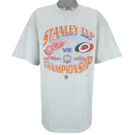 NHL (Gildan) - Red Wings VS Hurricanes Stanley Cup Champs T-Shirt 2002 XX-Large