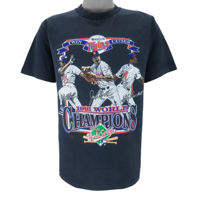 MLB (Nutmeg) - Minnesota Twins Triple Threat Chuck Knoblauch Kevin Tapani Kirby Puckett T-Shirt 1991 Medium