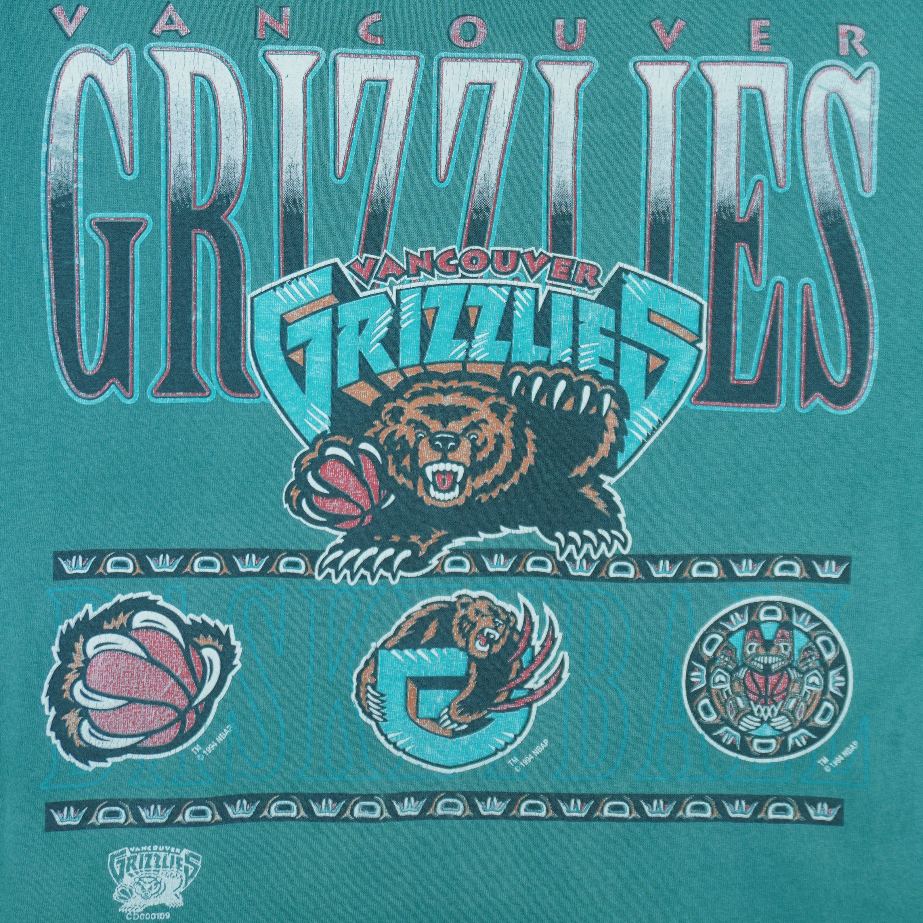 NBA (Waves) - Vancouver Grizzlies Basketball T-Shirt 1994 Large