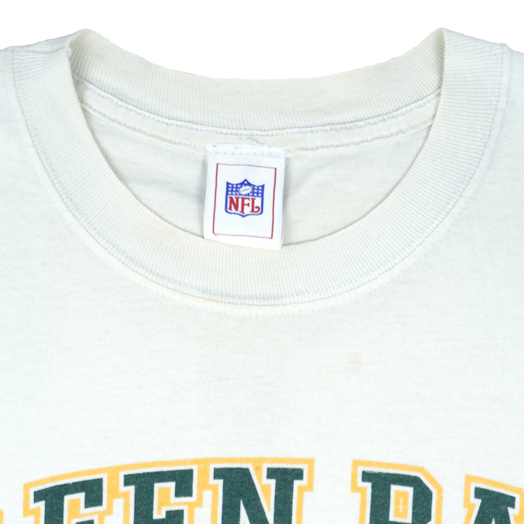 Vintage NFL Green Bay Packers spell-out and big-logo T-Shirt. White in color, fits large size and is in excellent condition.