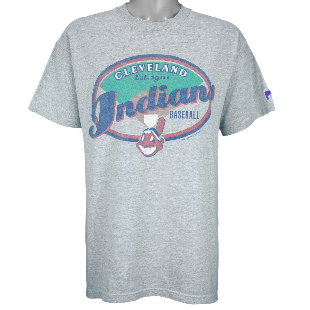 1998 vintage MLB Cleveland Indians T-Shirt by Pro Player. Grey in color with spell-out on front and Pro Player embroidered patch on left sleeve, Large in size and is in excellent condition.
