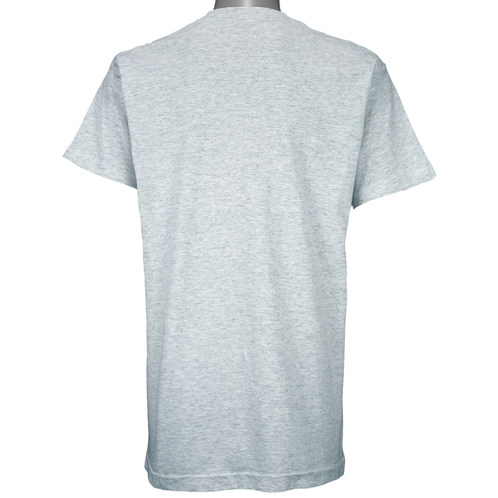 1996 vintage NCAA Kentucky Wildcats National Champions T-Shirt. Grey in color with Final Four logo, fits large in size and is in excellent condition.