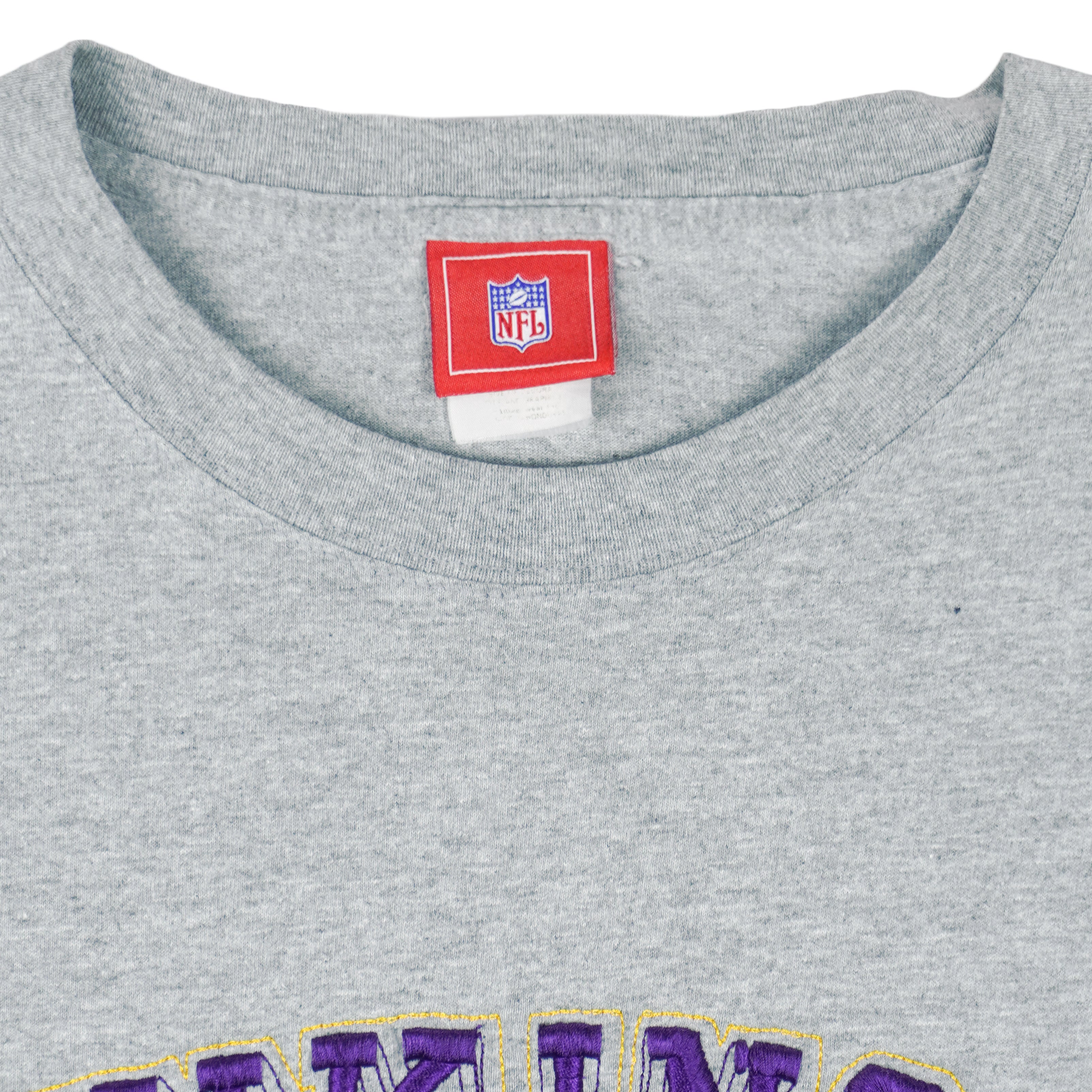 1990s vintage NFL Minnesota Vikings embroidered spell-out T-Shirt. Grey in color, fits XX-Large in size and is in excellent condition.