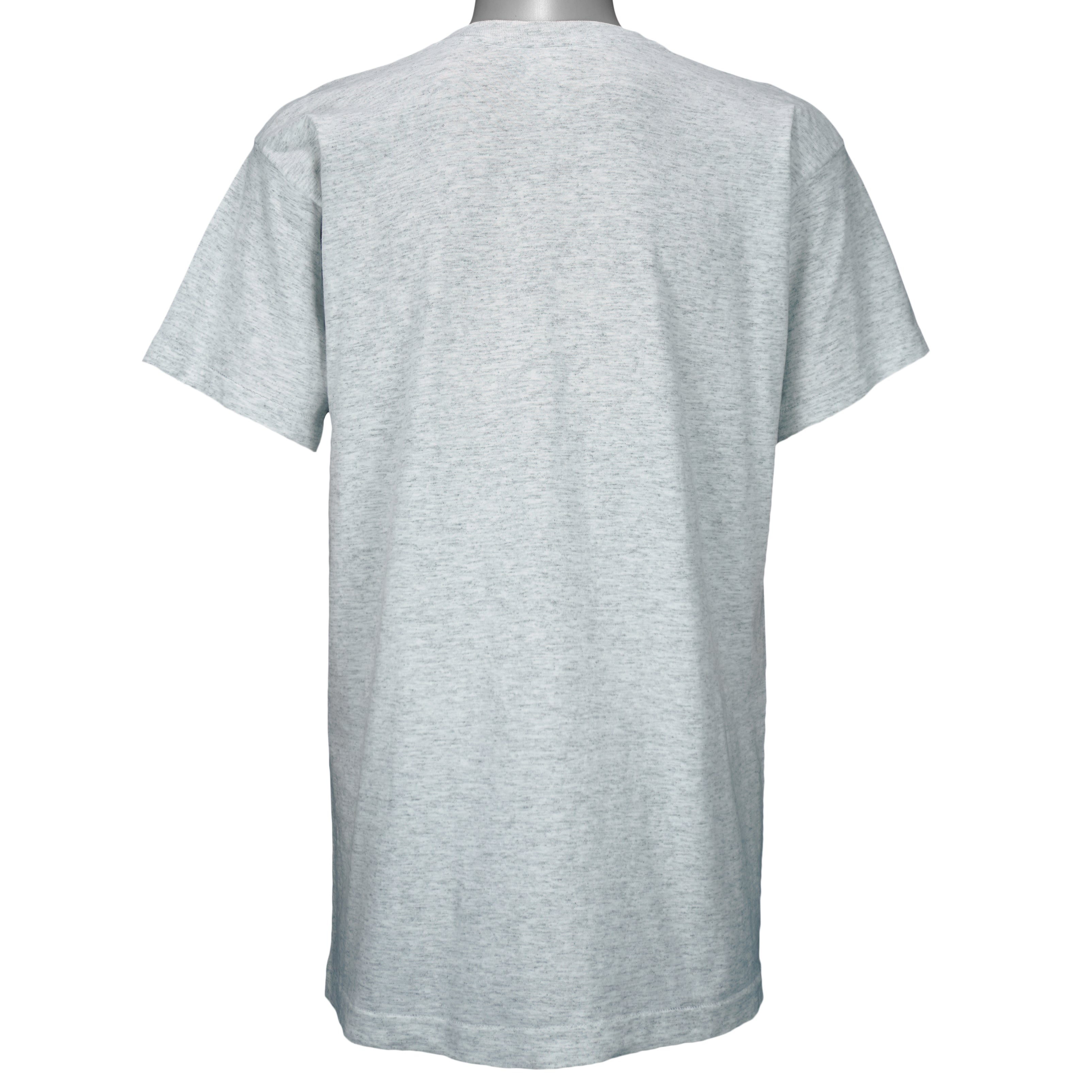 1996 vintage NCAA Kentucky Wildcats National Champions T-Shirt. Grey in color, Large in size and is in excellent condition.