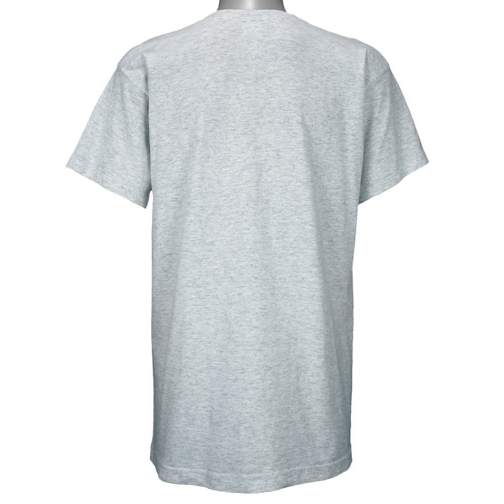 1996 vintage NCAA Kentucky Wildcats National Champions T-Shirt. Grey in color, Large in size and is in excellent condition.