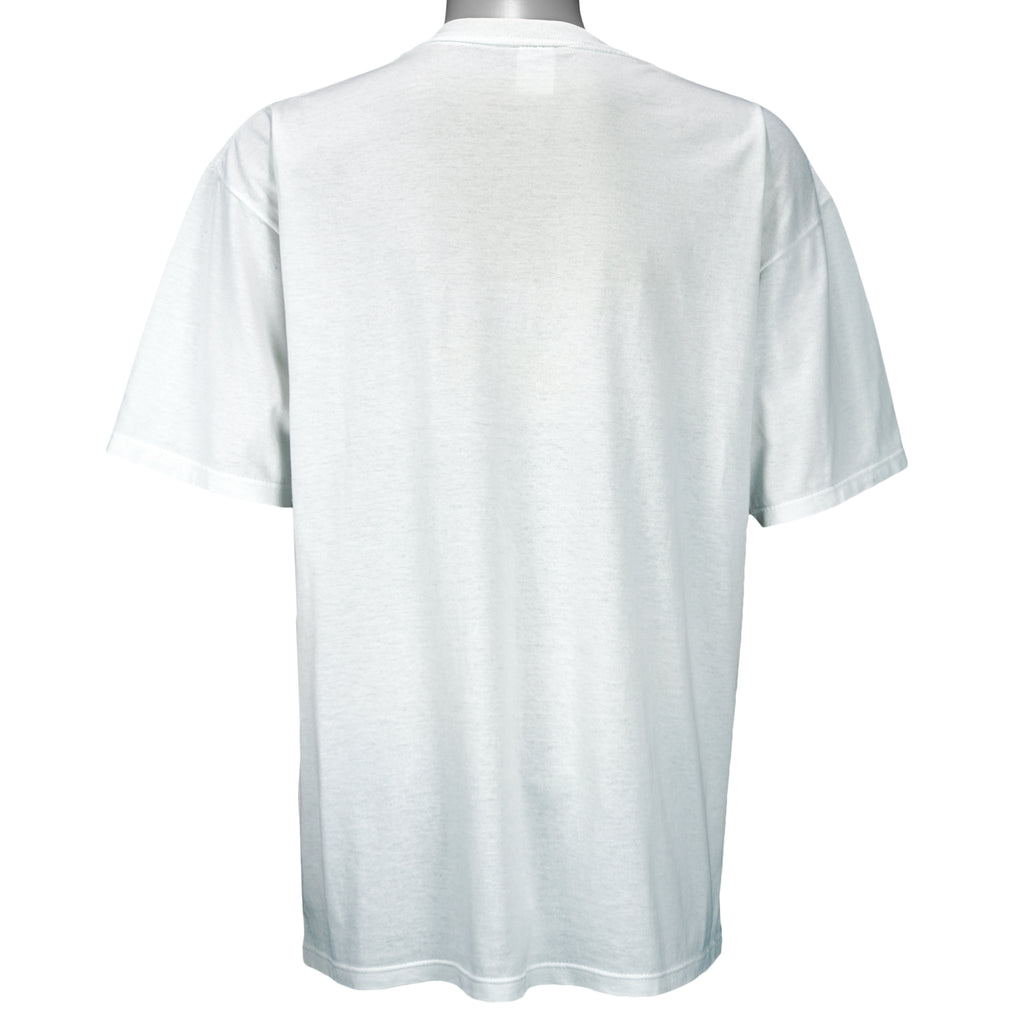 1994 vintage NCAA Arkansas Razorbacks National Champions T-Shirt by Jerzees. White in color with stats spell-out printed by Red Oak Sportswear, X-Large in size and is in excellent condition.