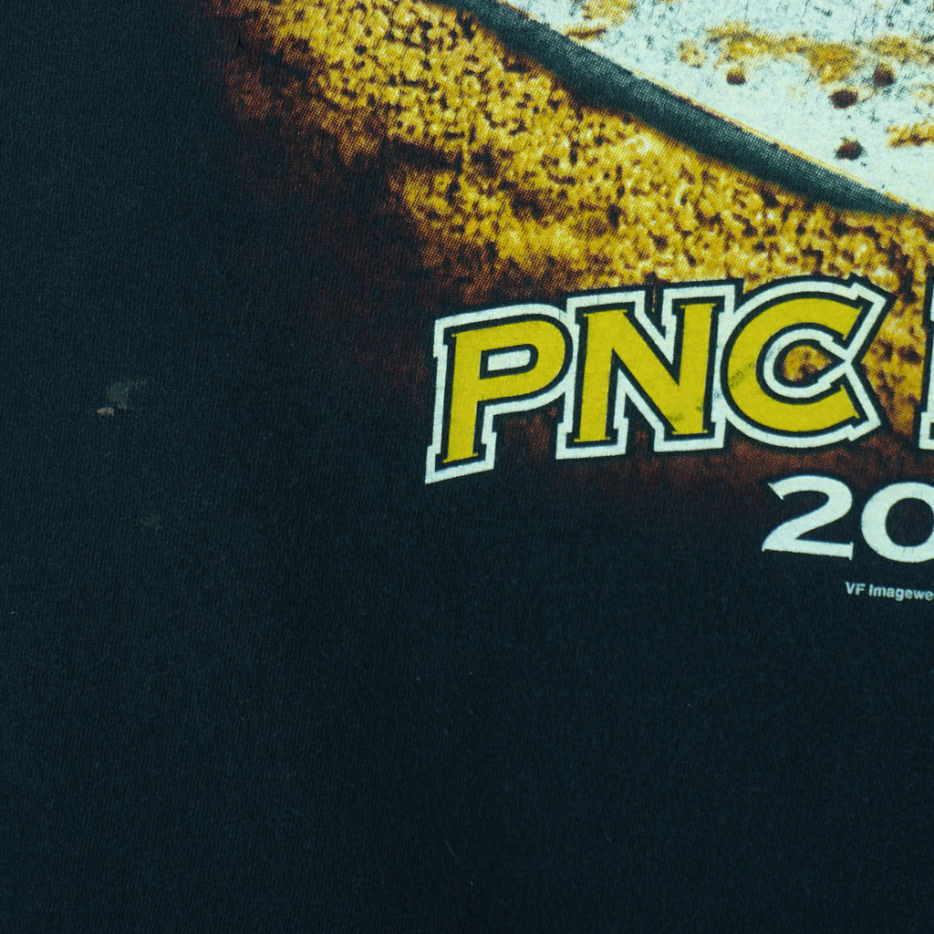 2006 Vintage MLB All-Star Game at PNC Park T-Shirt by Lee Sport. Black in color with American League and National League logos on front, Large in size and is in excellent condition.