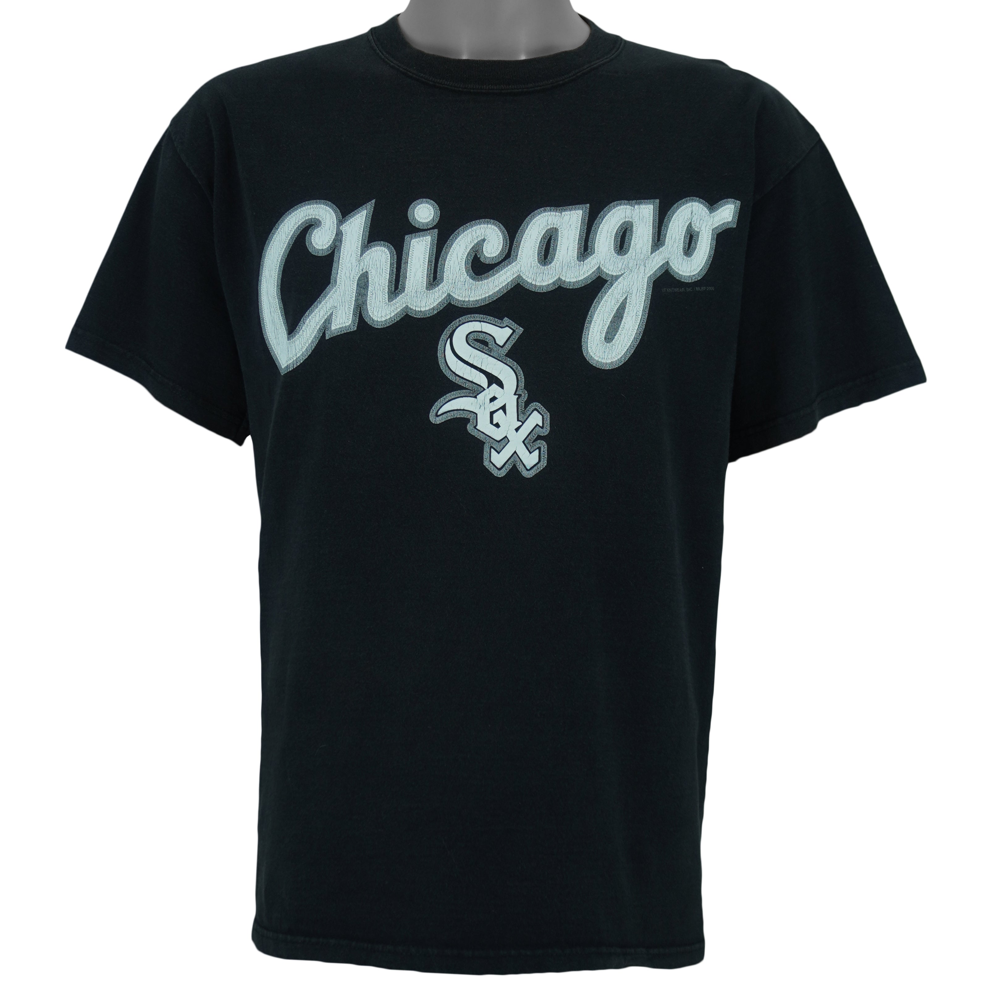 1990s vintage MLB Chicago White Sox spell-out T-Shirt by Lee Sport. Black in color, fits Large in size and is in very good condition.