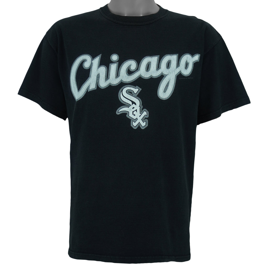 1990s vintage MLB Chicago White Sox spell-out T-Shirt by Lee Sport. Black in color, fits Large in size and is in very good condition.