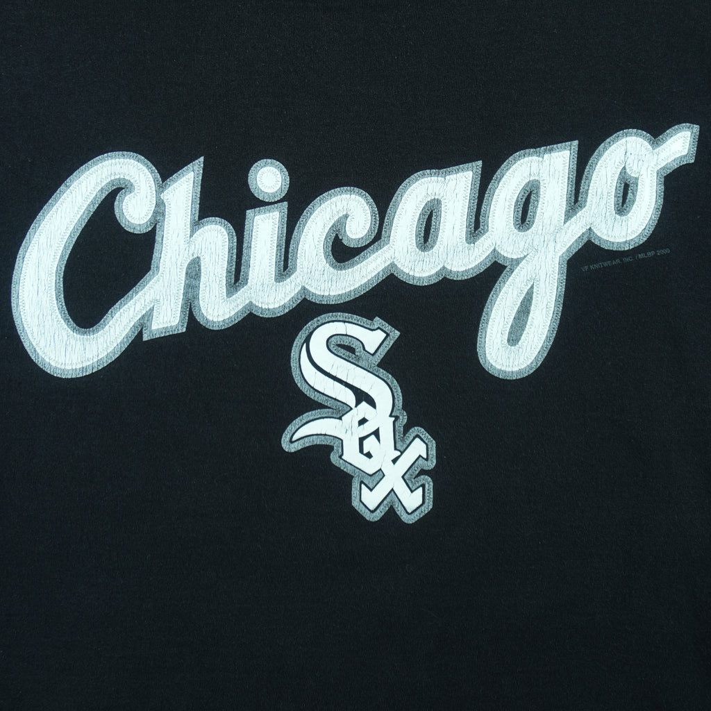 1990s vintage MLB Chicago White Sox spell-out T-Shirt by Lee Sport. Black in color, fits Large in size and is in very good condition.