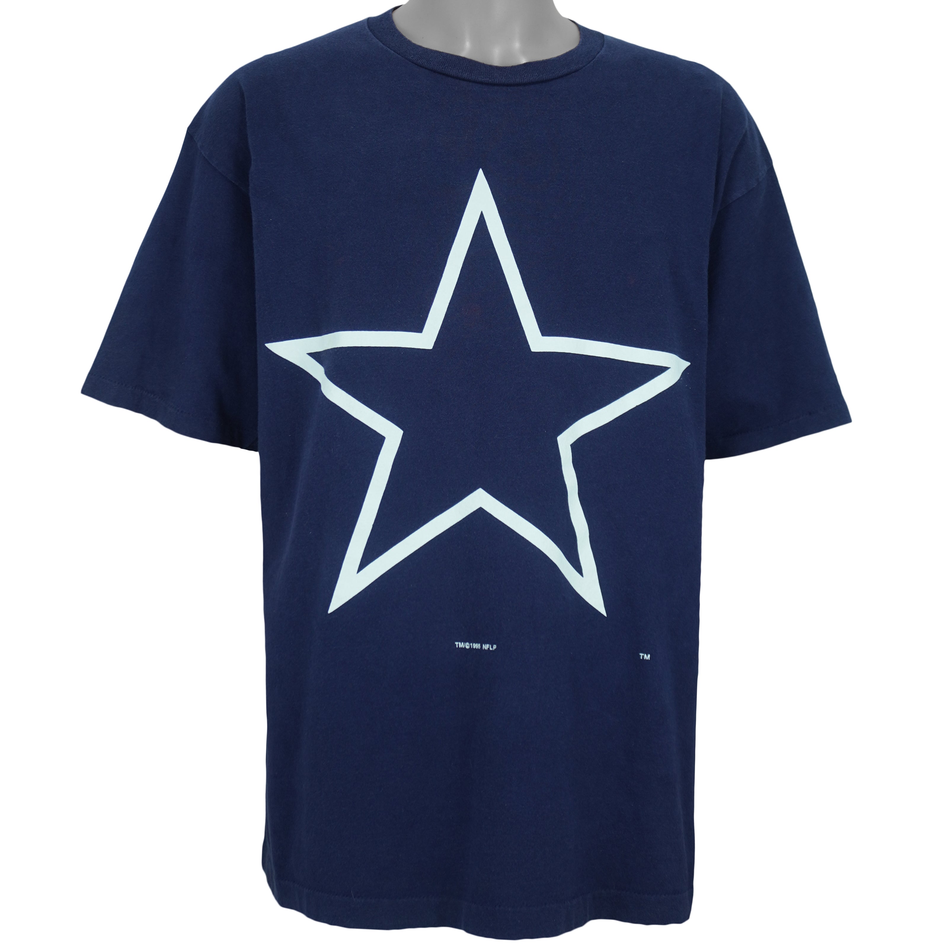 1995 vintage NFL Dallas Cowboys T-shirt by Logo 7. Dark blue in color with large star logo on front, fits X-Large in size and in excellent condition.