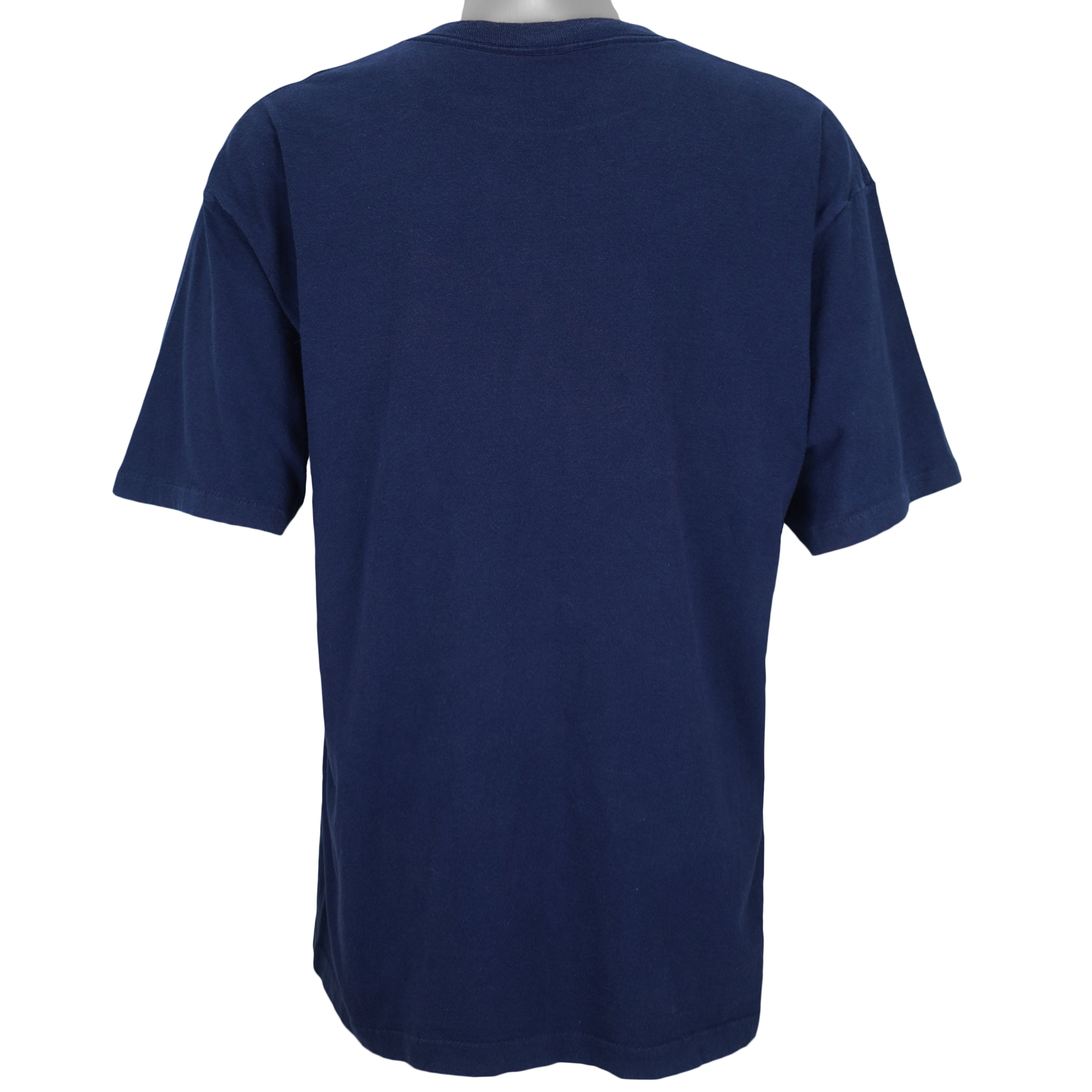 1995 vintage NFL Dallas Cowboys T-shirt by Logo 7. Dark blue in color with large star logo on front, fits X-Large in size and in excellent condition.