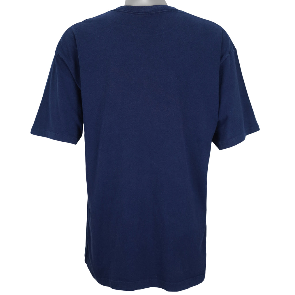 1995 vintage NFL Dallas Cowboys T-shirt by Logo 7. Dark blue in color with large star logo on front, fits X-Large in size and in excellent condition.