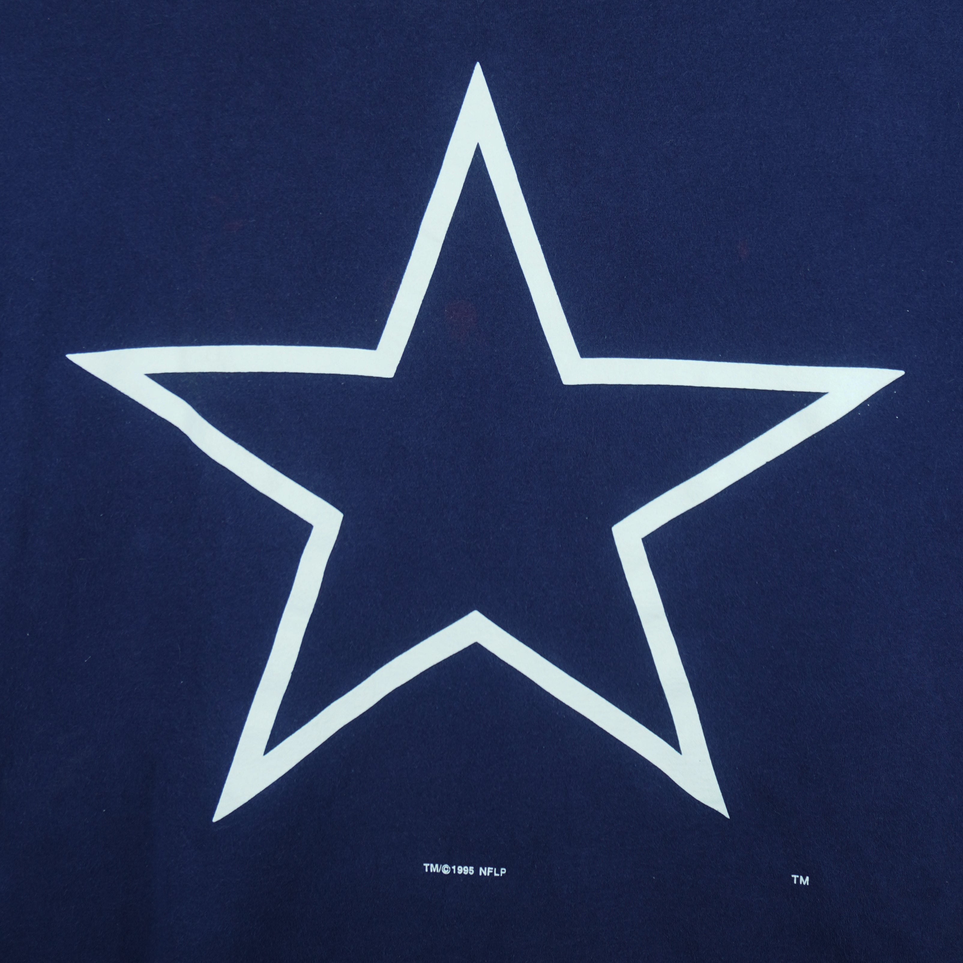 1995 vintage NFL Dallas Cowboys T-shirt by Logo 7. Dark blue in color with large star logo on front, fits X-Large in size and in excellent condition.