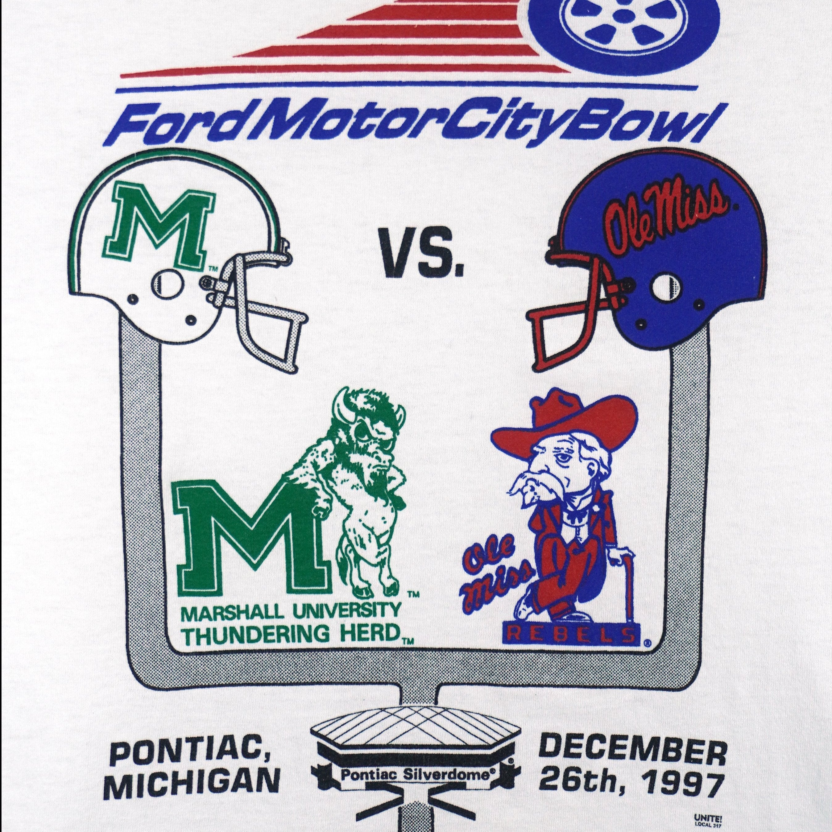 NCAA (Lee) - Marshall Thundering Herd vs. Ole Miss Rebels T-Shirt 1997 Large Vintage Retro