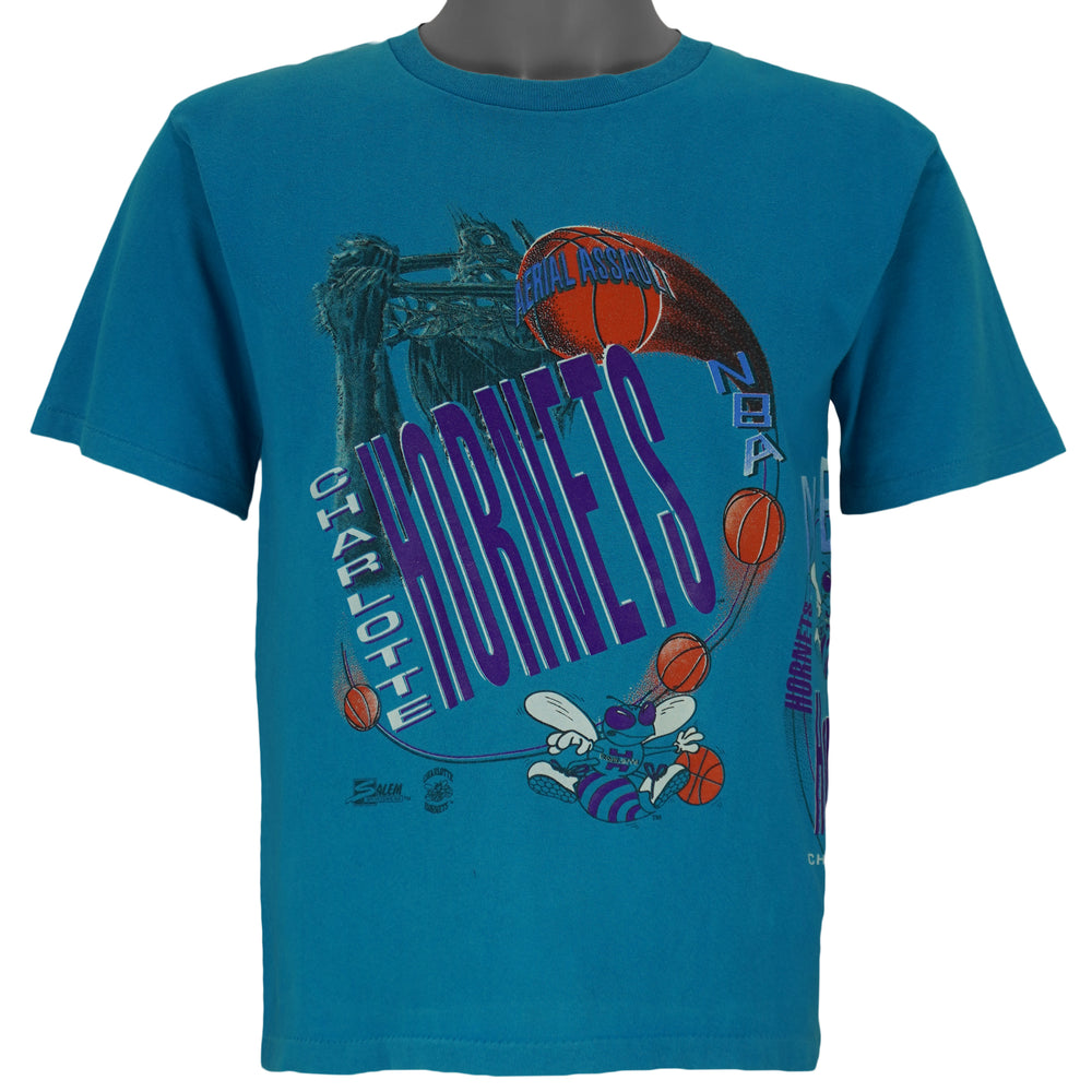 NBA (Salem) - Charlotte Hornets Aerial Assault Blue T-Shirt 1990s Medium Vintage Retro Basketball
