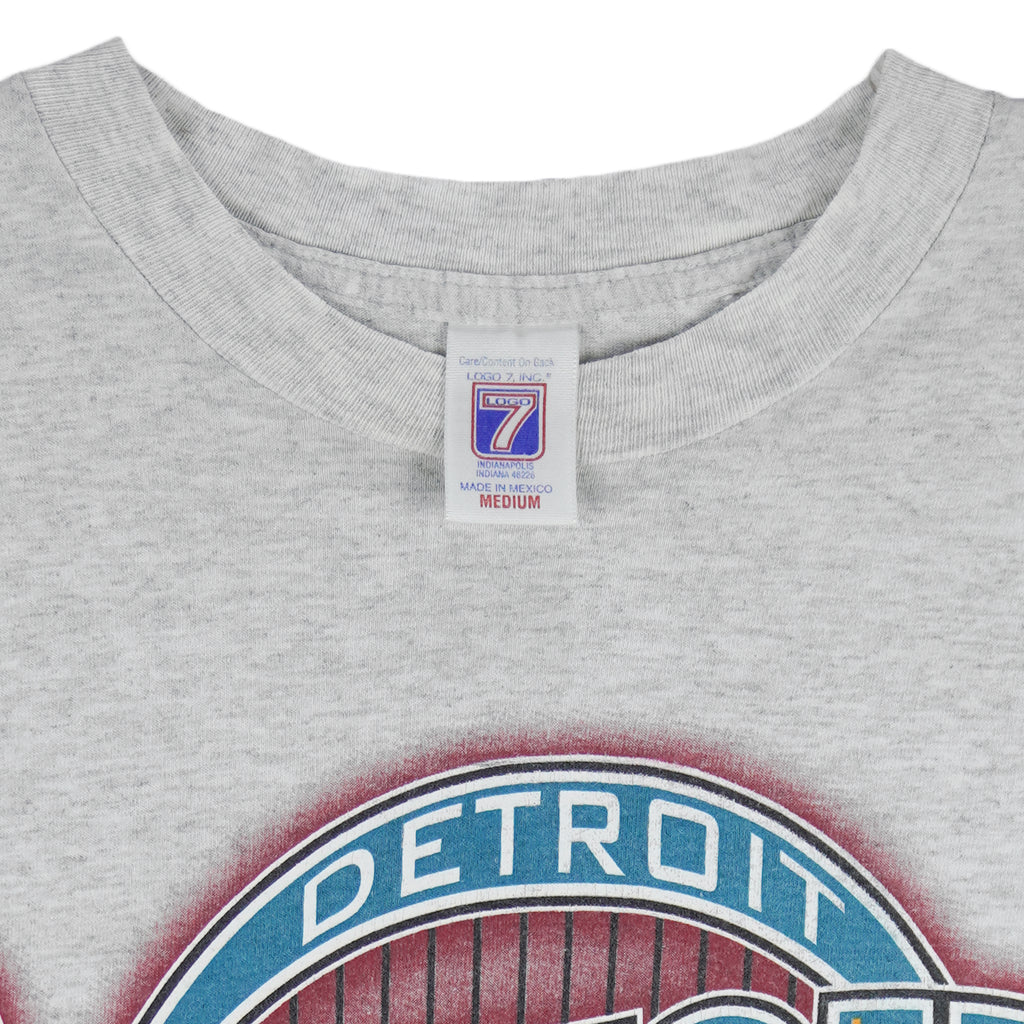 NBA (Logo 7) - Detroit Pistons Spell-Out T-Shirt 1990s Medium Vintage Retro Basketball