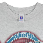 NBA (Logo 7) - Detroit Pistons Spell-Out T-Shirt 1990s Medium Vintage Retro Basketball