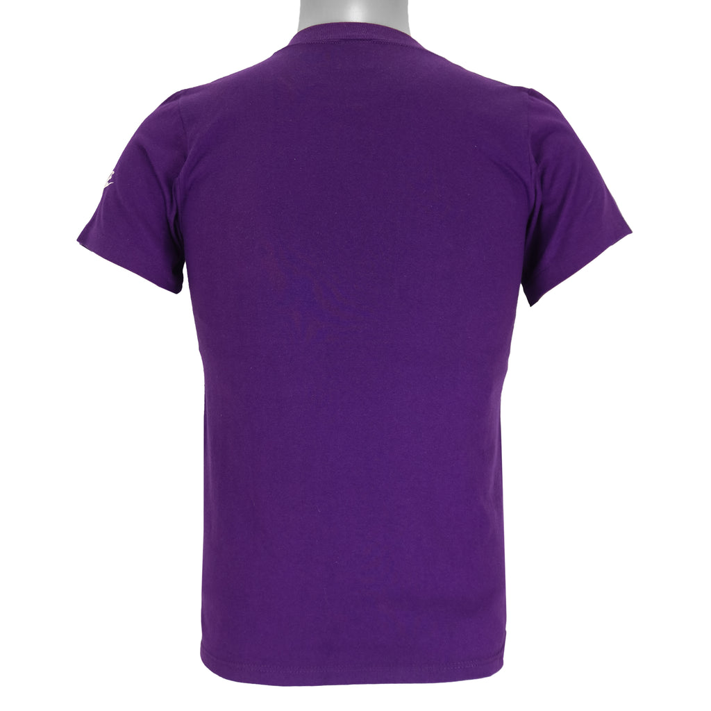 1991 vintage Bloomsday, Spokane Washington, Finisher T-Shirt by Jerzees. Purple in color with abstract people and skyline graphic printed on front and Nike insignia on left sleeve, tagged size Small and is in excellent condition.