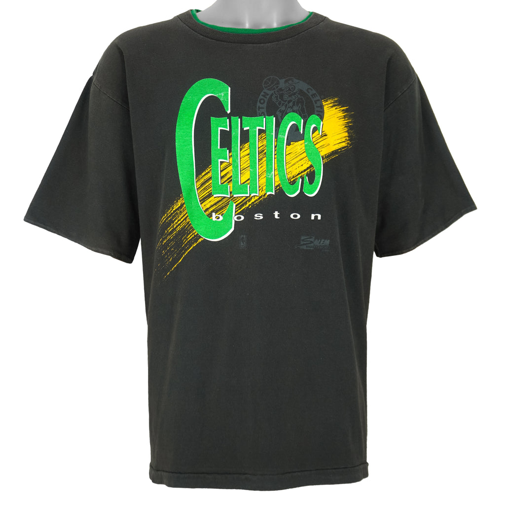 NBA (Salem) - Black Boston Celtics Spell-Out T-Shirt 1990s X-Large Vintage Retro Basketball