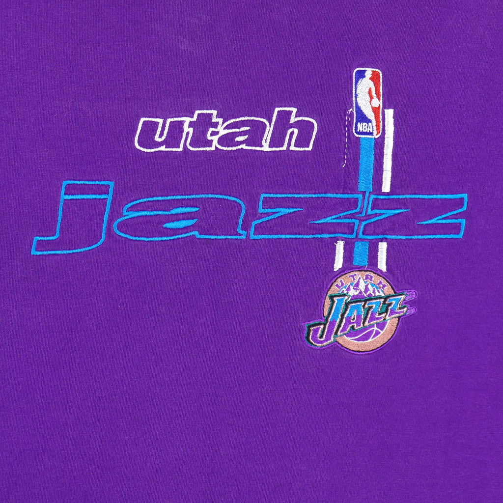NBA (Logoathletic) - Utah Jazz Embroidered Spell-Out T-Shirt 1990s Medium Vintage Retro Basketball