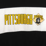 MLB (Nutmeg) - Pittsburgh Pirates Spell-Out T-Shirt 1990s X-Large Vintage Retro Baseball