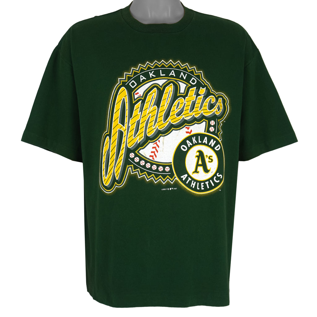 MLB (Logo 7) - Oakland Athletics Baseball T-Shirt 1997 X-Large Vintage Retro Baseball